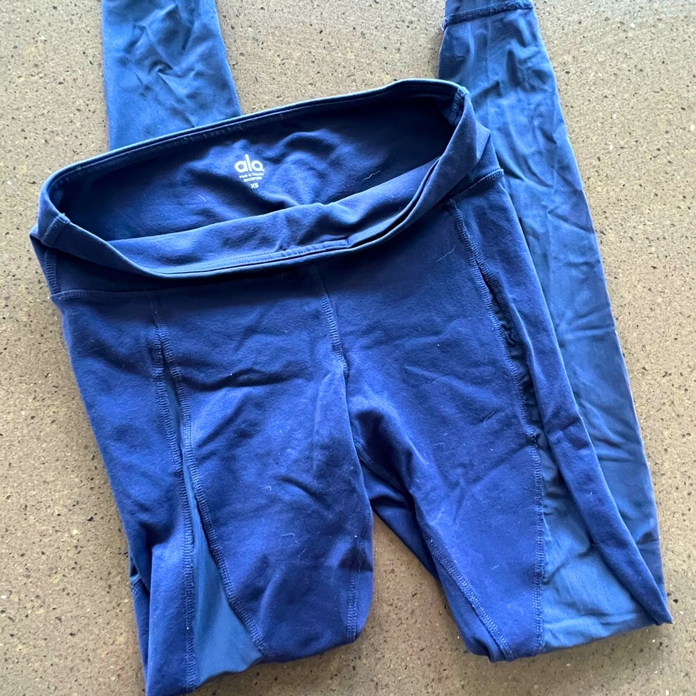 Navy blue ALO yoga leggings, worn once